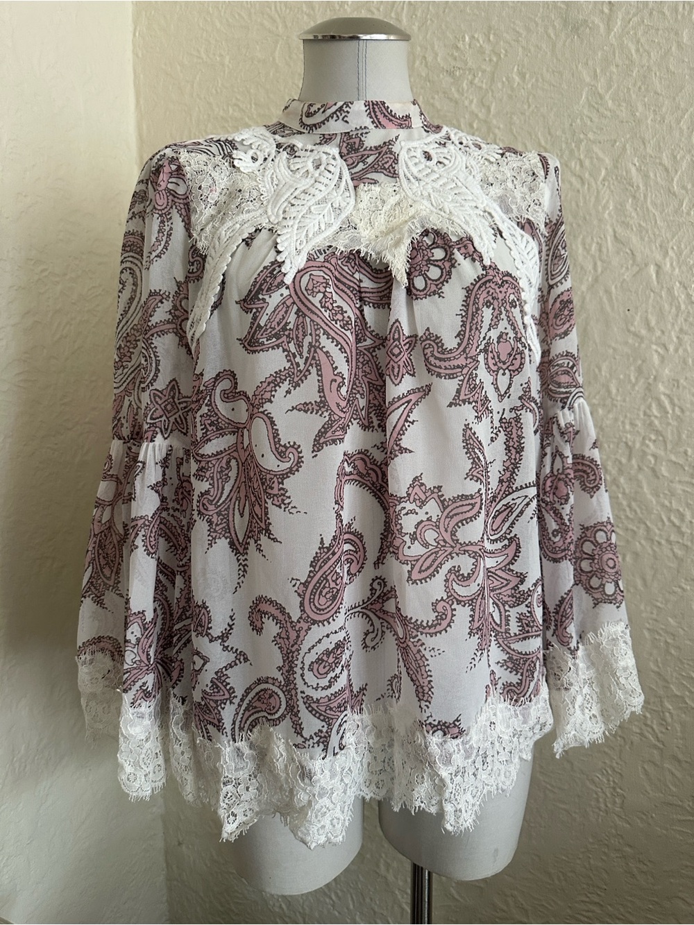 LOFT Ann Taylor White Pink Paisley Lace Bell Sleeve Blouse NWT Medium